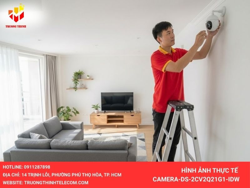 Camera Wifi 2MP HIKVISION DS-2CV2Q21G1-IDW (W) trong phòng khách