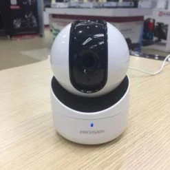Camera HIKVISION DS-2CV2Q21FD-IW IP Robot 2MP wifi H.265+