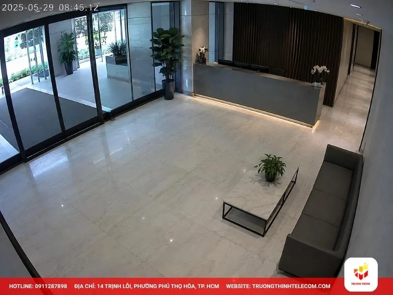 Cửa chính và sảnh lễ tân