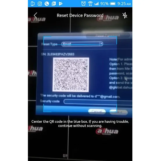 Đưa điện thoại đến mã QR Code trên màn hình để quét.