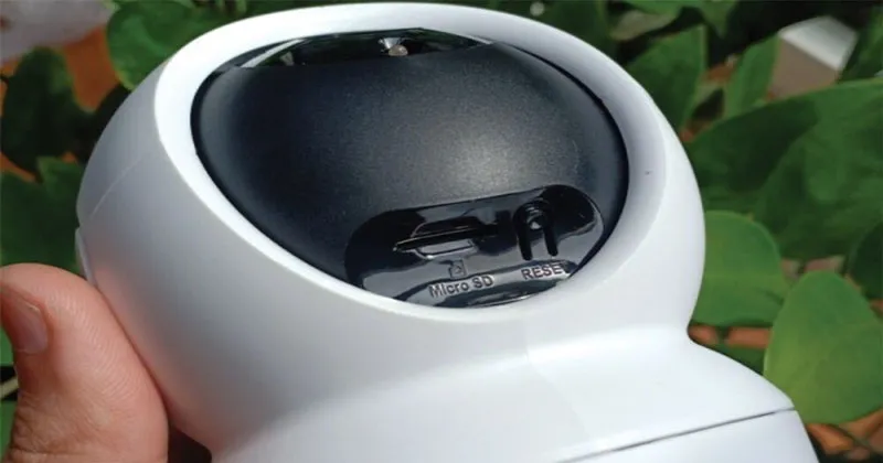 Lắp thẻ nhớ vào camera Ezviz