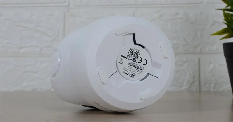 Kiểm tra trên bao bì sản phẩm hoặc trên camera Ezviz