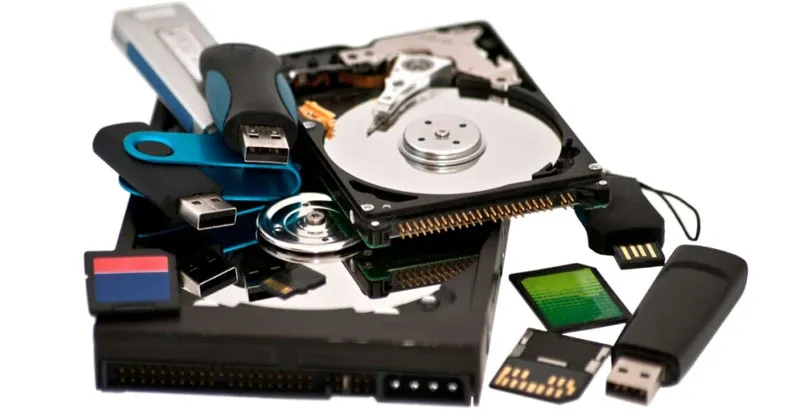 Thiết bị lưu trữ (Storage Devices) đưuọc để bên trong tủ rack để bảo vệ