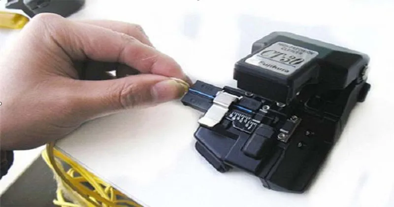 Vệ sinh và cắt sợi quang