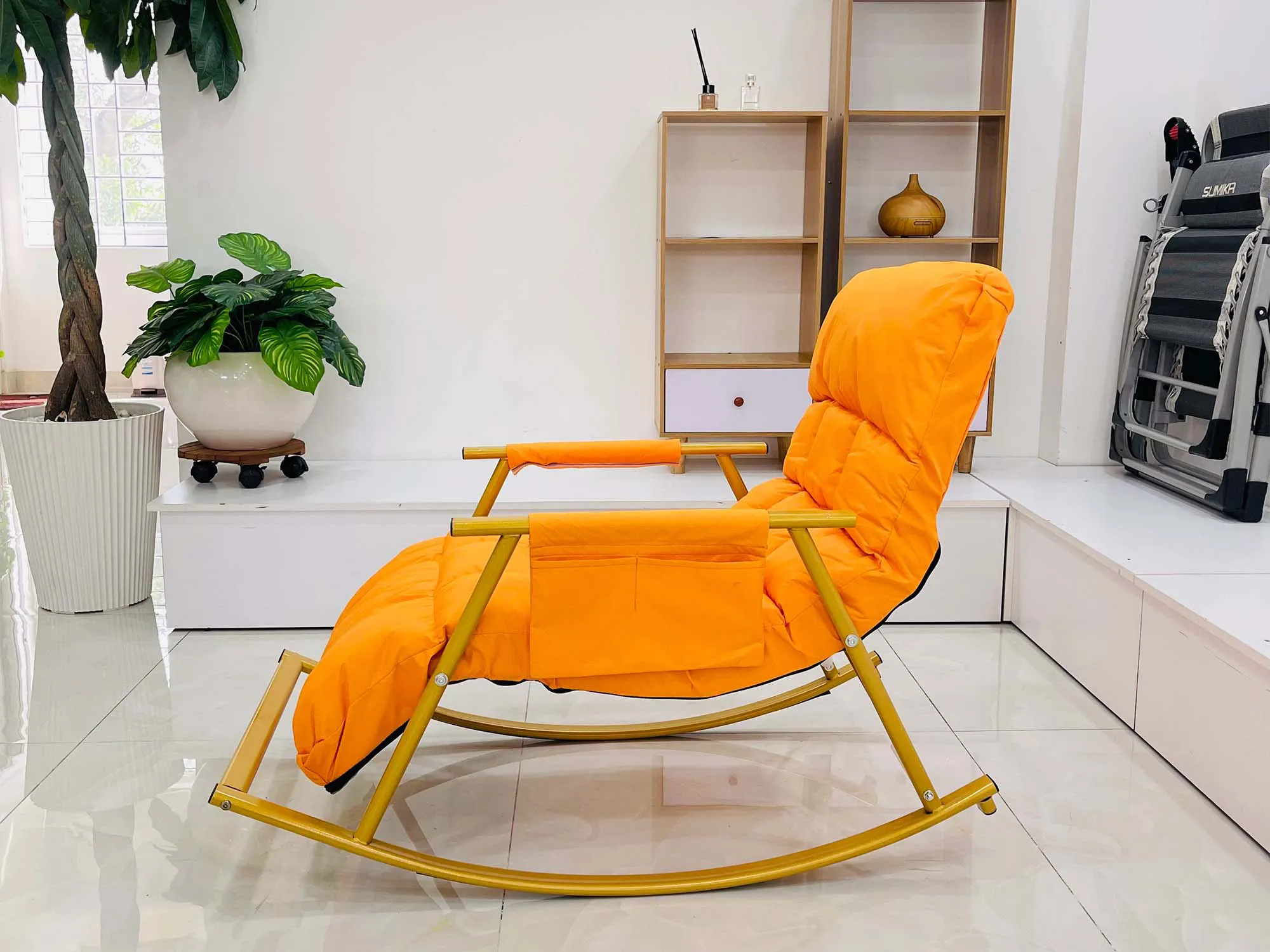 Ghế bập bênh thư giãn khung kim loại, có nệm Sumika 663A