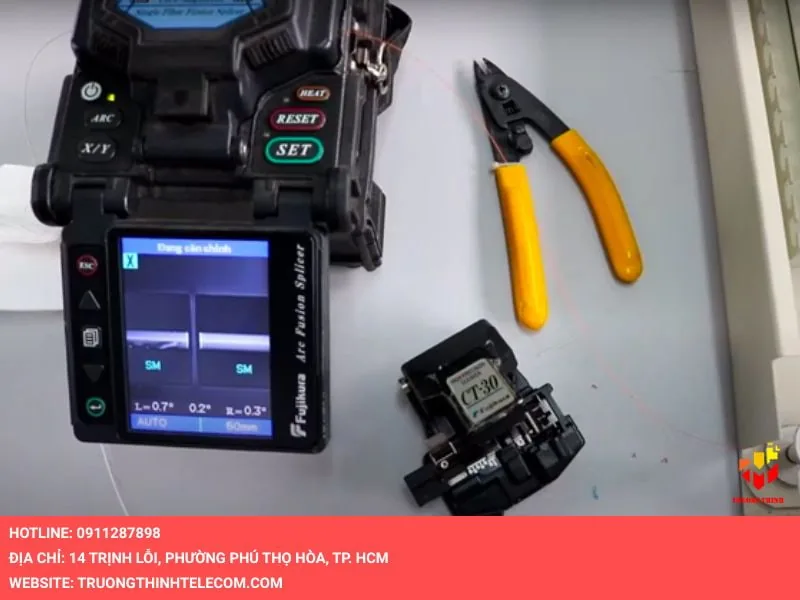 Đóng nắp và nhấn nút Set máy