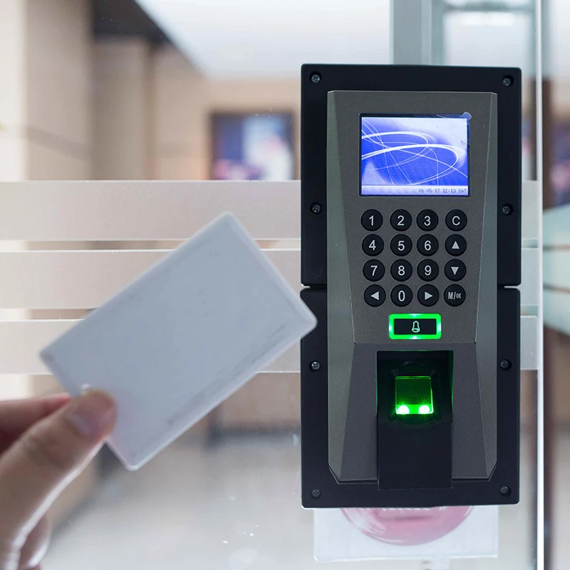 Máy chấm công thẻ từ và thẻ cảm ứng