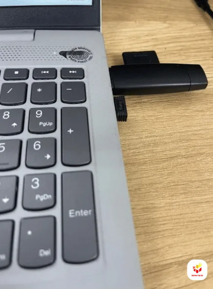 Kết nối thẻ nhớ với máy tính xách tay hoặc PC