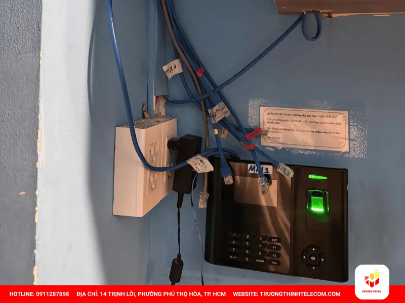 Hệ thống kiểm soát ra vào (Access Control) và chuông cửa có hình (Video Intercom)