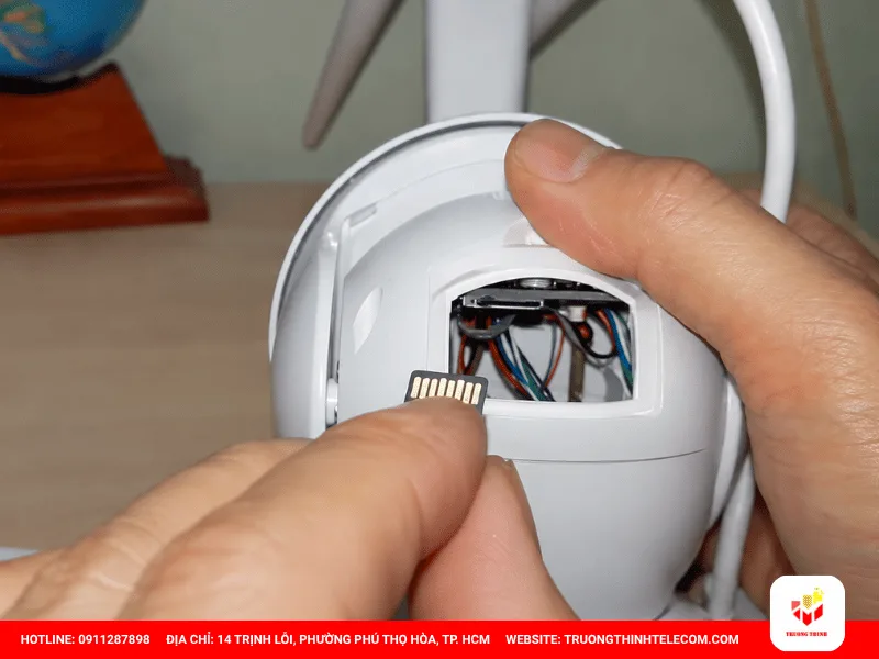 Thẻ lắp chưa đúng hoặc tiếp điểm không tốt