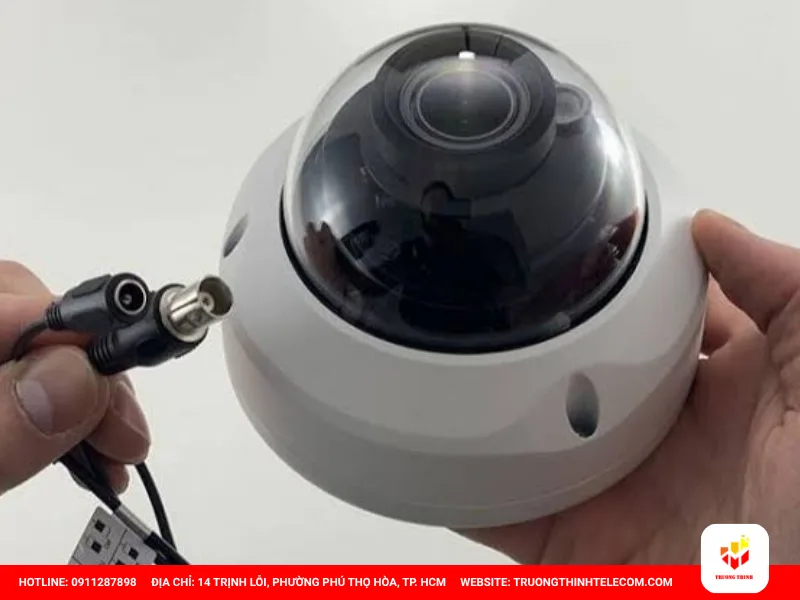 Vỏ camera bị nứt hoặc hư hỏng