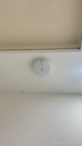 Access Point Huawei AirEngine WiFi 6 lắp ốp trần thạch cao – ảnh thi công thực tế