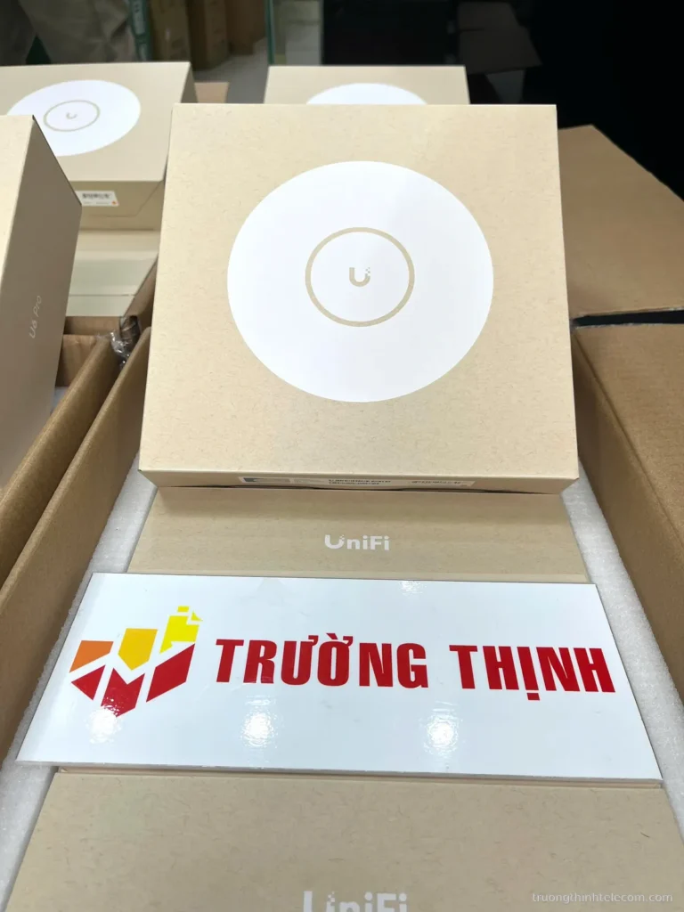 Bộ phát wifi UniFi ốp trần – ảnh thực tế tại Trường Thịnh Telecom