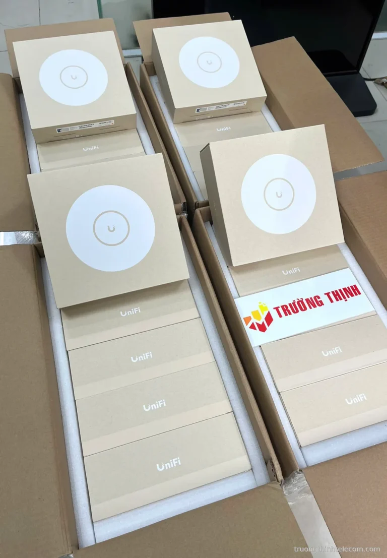 Bộ phát wifi UniFi ốp trần – ảnh thực tế tại Trường Thịnh Telecom