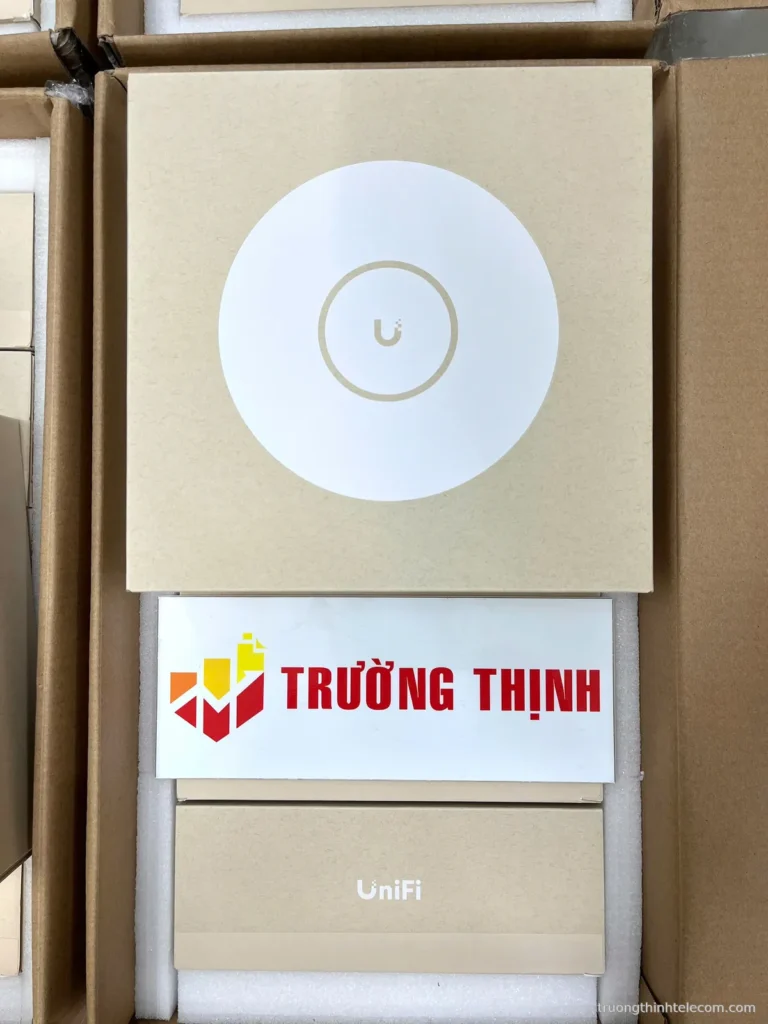 Bộ phát wifi UniFi ốp trần – ảnh thực tế tại Trường Thịnh Telecom