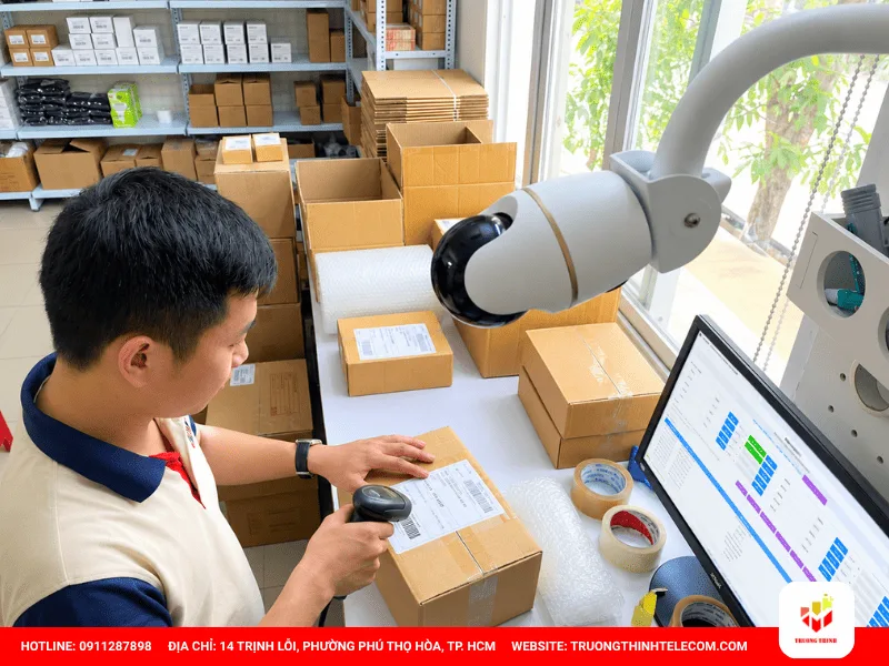 Camera quay toàn bộ bàn hay ưu tiên đọc rõ mã vận đơn?