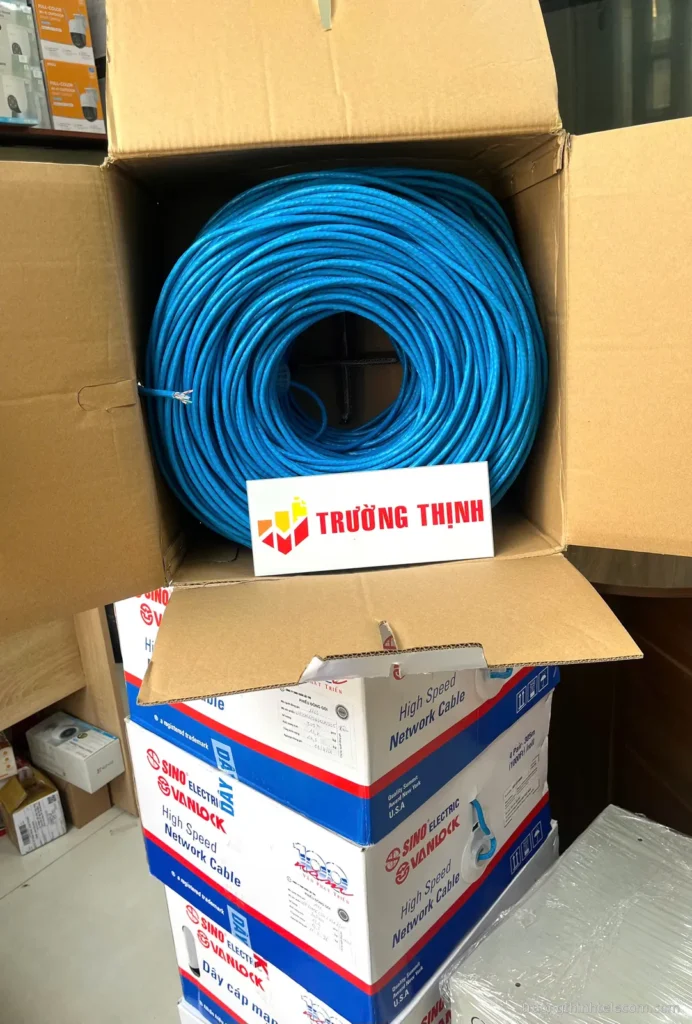 Sino Vanlock cáp mạng UTP 305m – ảnh thực tế tại Trường Thịnh Telecom