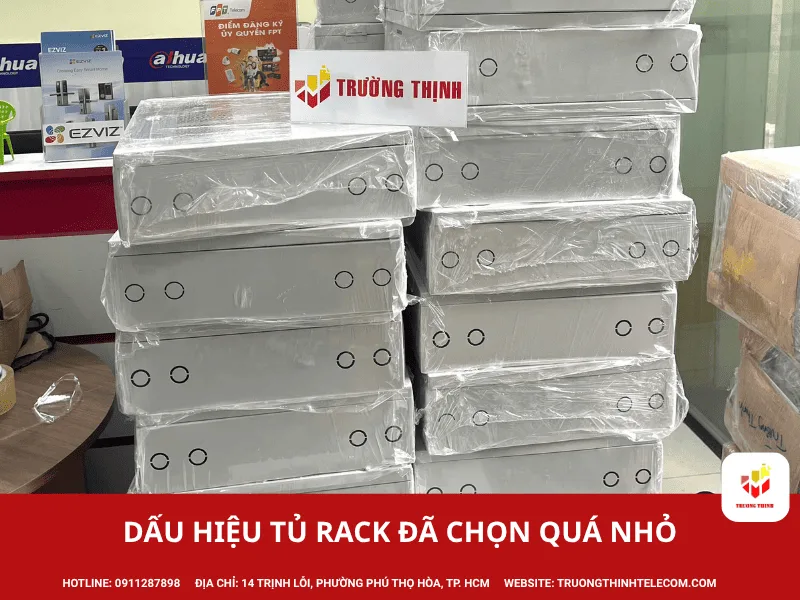 Dấu hiệu tủ rack đã chọn quá nhỏ dù tổng U trên giấy vẫn đủ