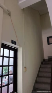 Khảo sát cầu thang nhà phố: chọn vị trí camera bao quát lối lên xuống các tầng