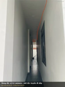 Ảnh khảo sát hành lang, vòng đỏ là vị trí camera, nét đỏ là tuyến đi dây đề xuất
