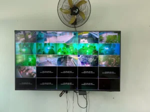 Kho hàng 24 camera trước khi sửa: 8 camera IP mất kết nối