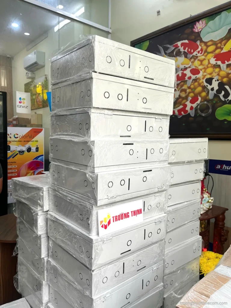 Tủ rack treo tường – ảnh thực tế tại Trường Thịnh Telecom