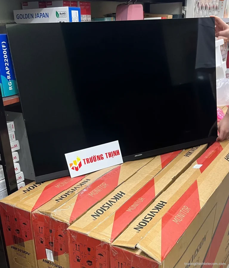 Hikvision màn hình giám sát 43 inch 60Hz – ảnh thực tế tại Trường Thịnh Telecom