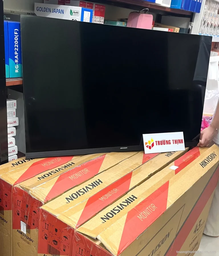 Hikvision màn hình giám sát 43 inch 60Hz – ảnh thực tế tại Trường Thịnh Telecom