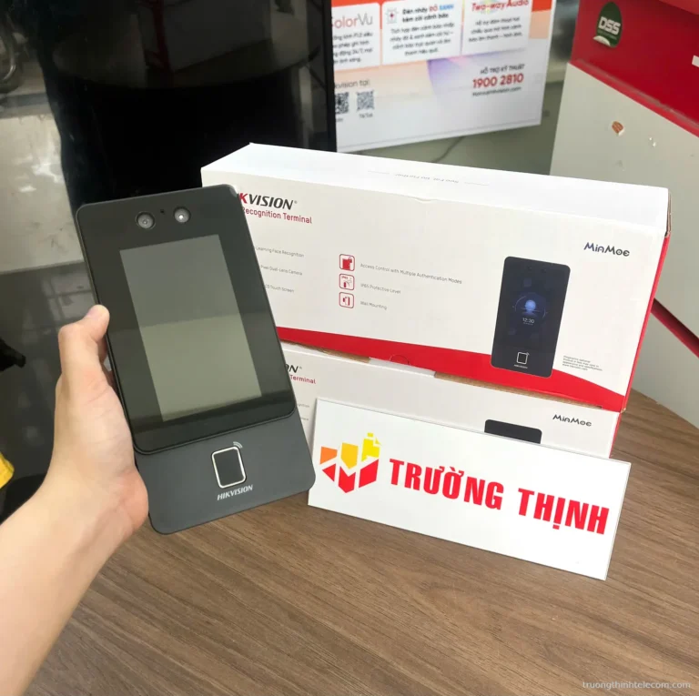 Máy chấm công Hikvision – ảnh thực tế tại Trường Thịnh Telecom