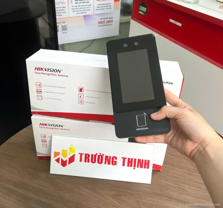 Máy chấm công Hikvision – ảnh thực tế tại Trường Thịnh Telecom