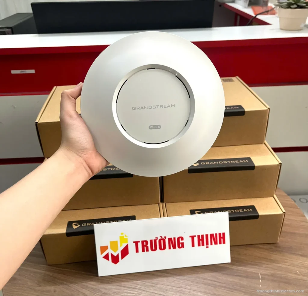 Bộ phát Wi-Fi 6 Grandstream ốp trần – ảnh thực tế tại Trường Thịnh Telecom