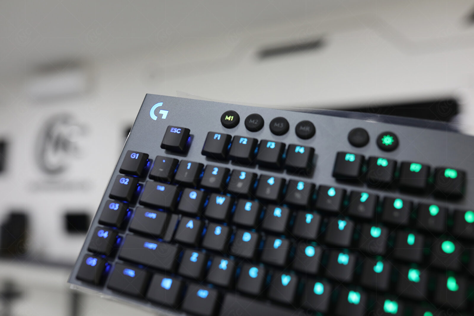Bàn phím cơ Logitech G813 LIGHTSYNC RGB