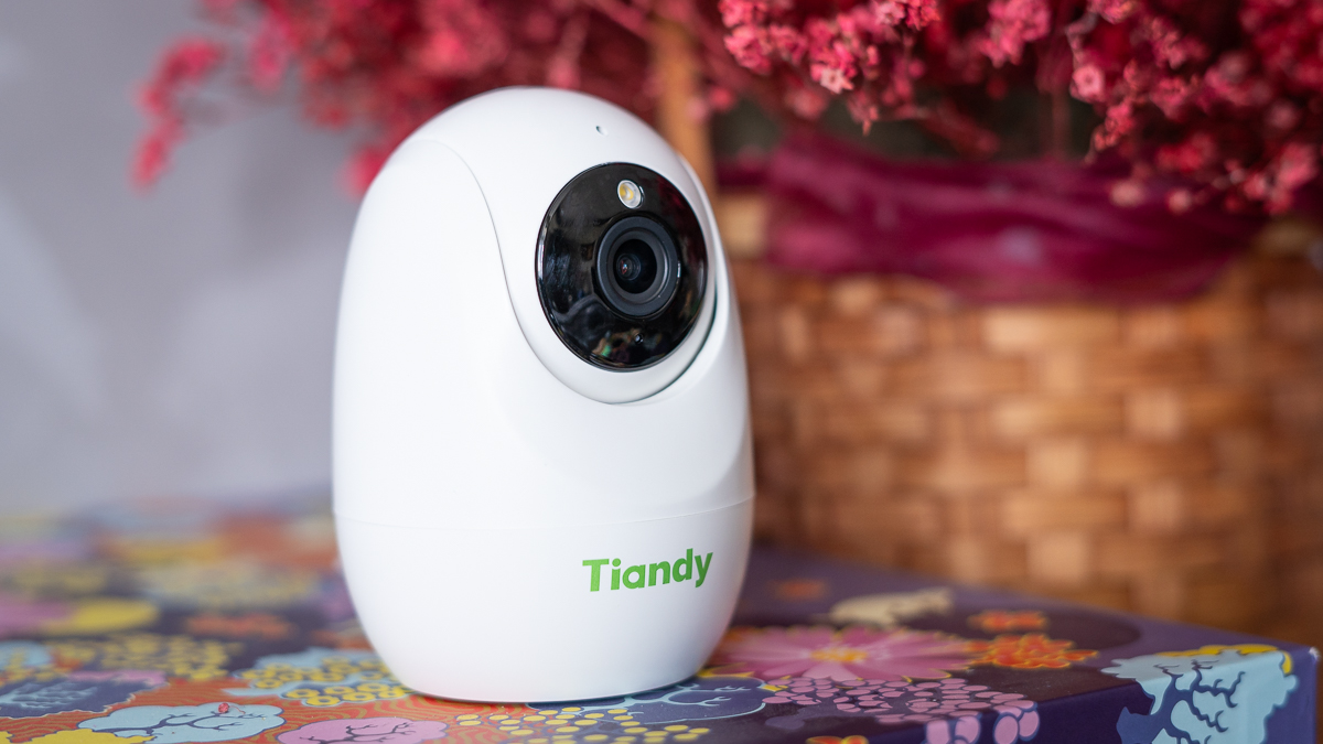 Camera Wifi quay quét trong nhà 4MP TIANDY TC-H342N